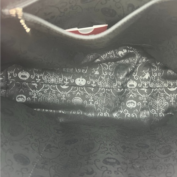 Harveys Seatbelt Disney Nightmare Before Christmas Streamline Tote - Picture 6 of 8